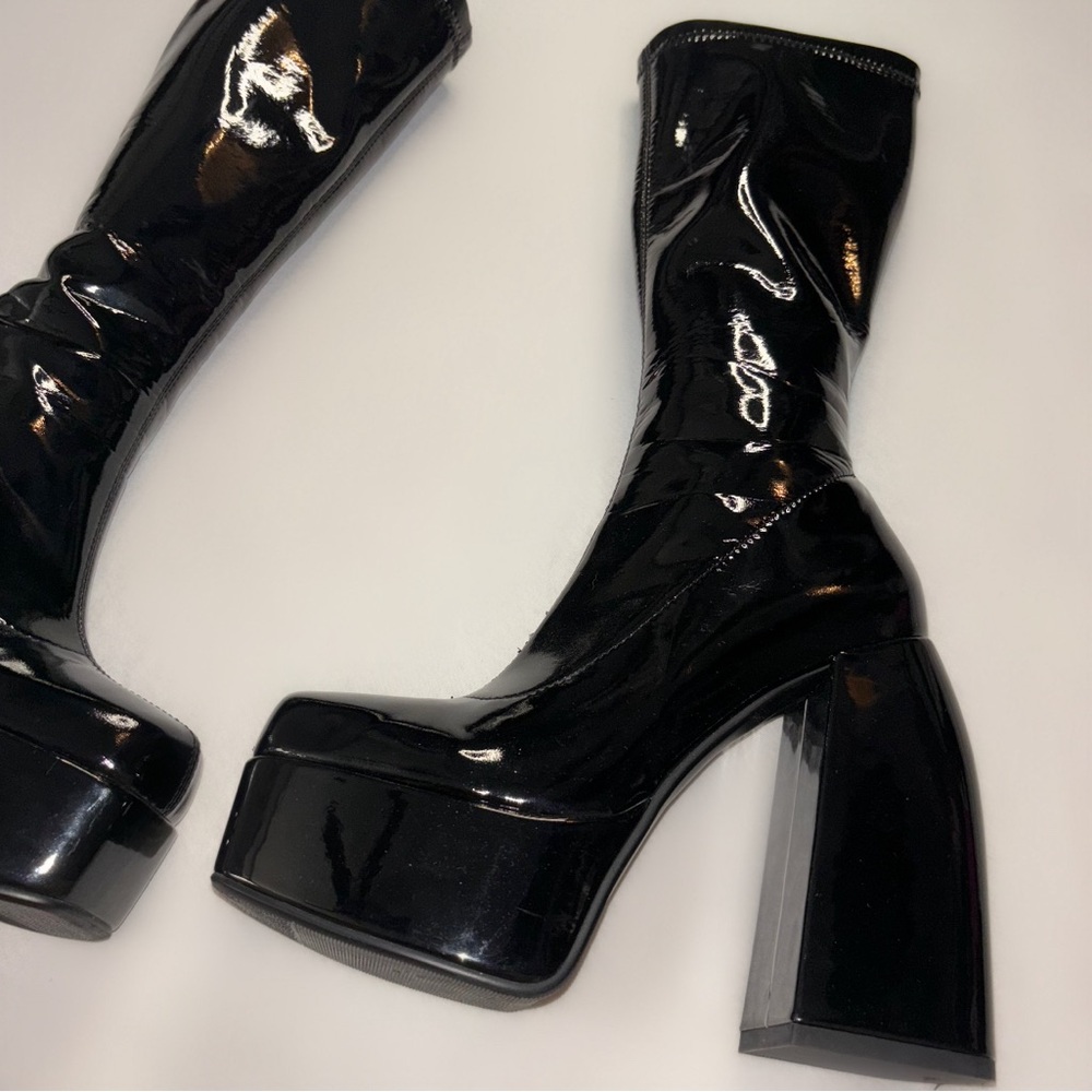 SOLD Black chunky platform boot
